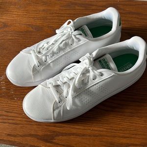 White Adidas men’s tennis sneaker